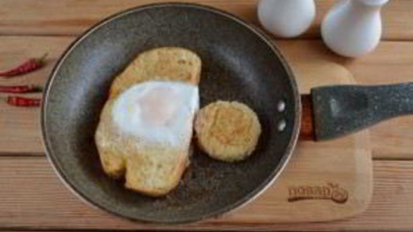 тост с яйцом и авокадо