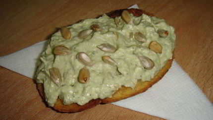 Тосты с авокадо и творогом