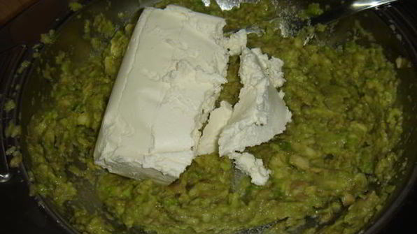 тосты с авокадо и творогом