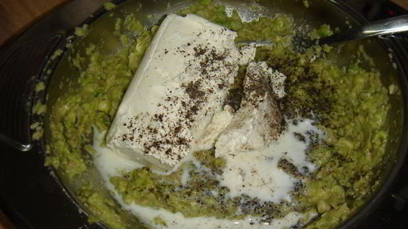 тосты с авокадо и творогом