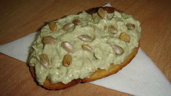 тосты с авокадо и творогом