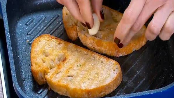 тосты с индейкой и овощами