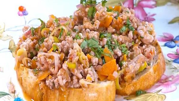 тосты с индейкой и овощами