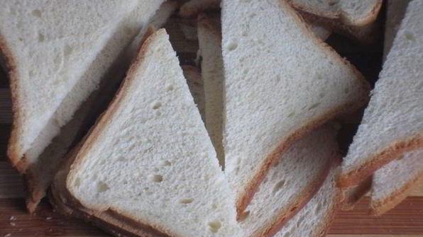 тосты с пармезаном, оливками и вялеными помидорами