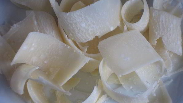 тосты с пармезаном, оливками и вялеными помидорами