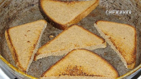 тосты с руколой и яйцом, зеленью и редисом