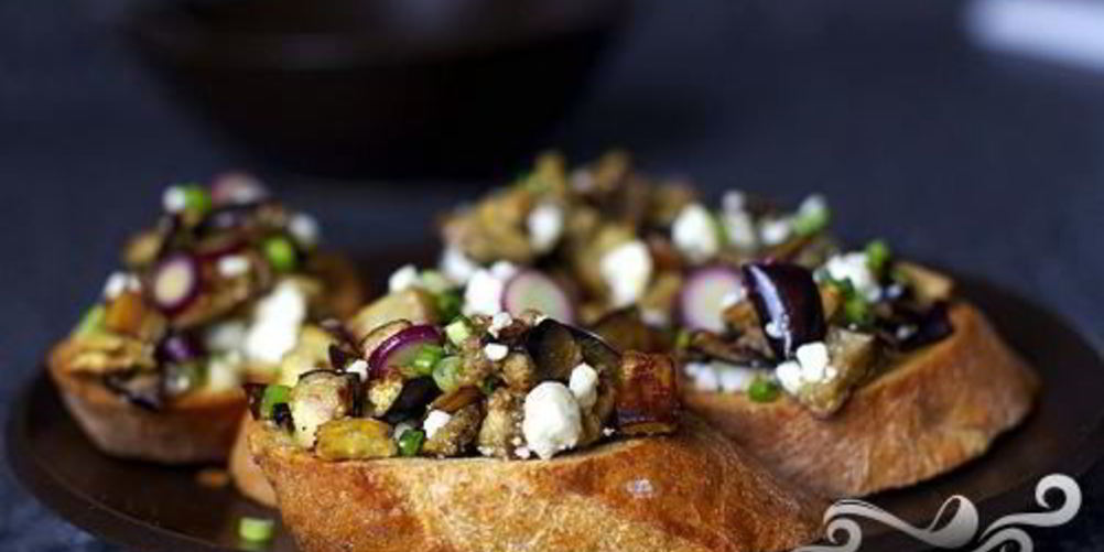 Рецепт тостов с салатом из баклажанов