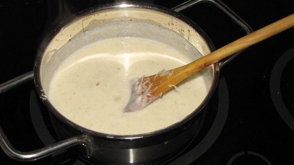 тосты с сырным соусом и помидорами черри