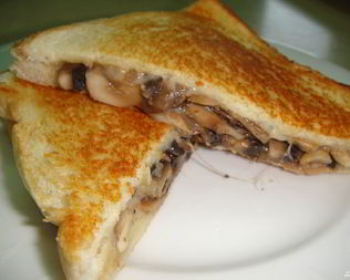 Тосты с сыром и грибами