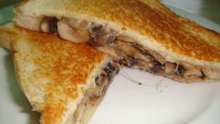 Тосты с сыром и грибами