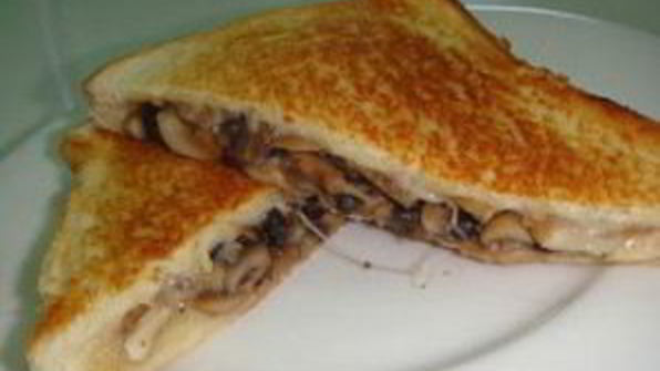 тосты с сыром и грибами