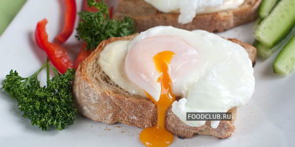 Рецепт тостов с яйцом-пашот и моцареллой