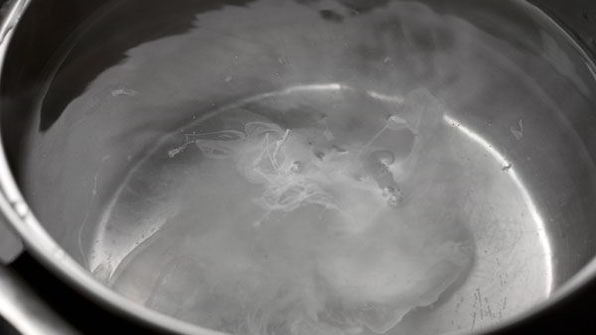 тосты с яйцом-пашот и моцареллой