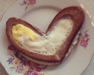 Яйца в тостах