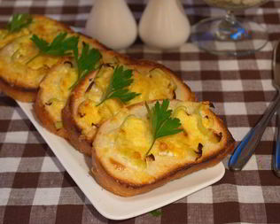 Запеченные тосты с паприкой