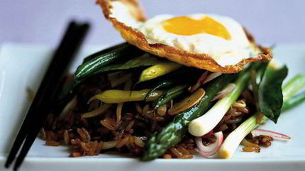 Нази-горенг с глазуньей