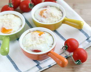 Порционная яичница с помидорами в духовке