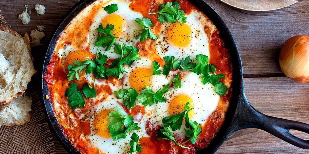 Рецепт шакшуки — яичницы с помидорами