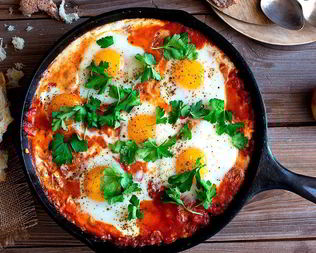 Шакшука — яичница с помидорами