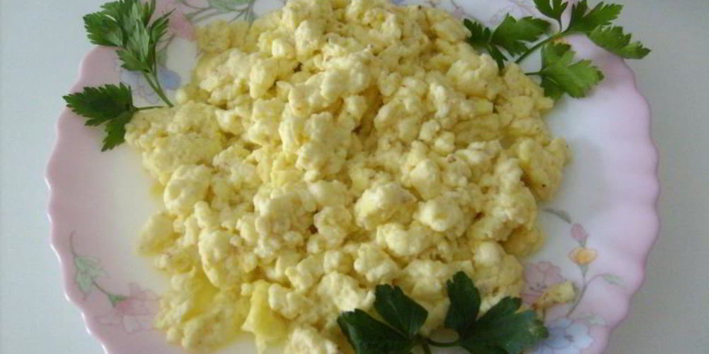 Рецепт яичницы болтунья на завтрак