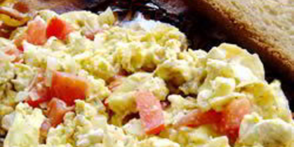 Рецепт яичницы-болтуньи с фетой и помидорами