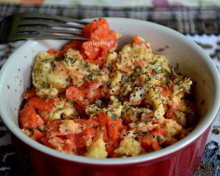 Яичница-болтунья с копченой семгой