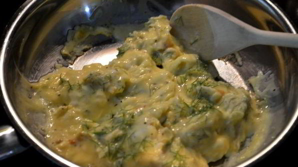 яичница-болтунья с копченой семгой