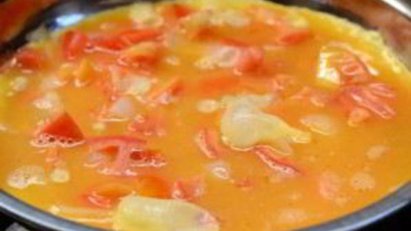 яичница-болтунья с помидорами
