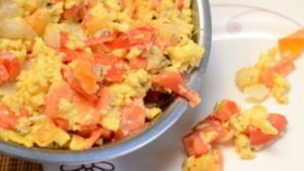 яичница-болтунья с помидорами