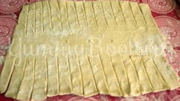 яичница с филе и грибами в слоеном тесте