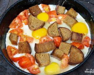 Яичница с гренками