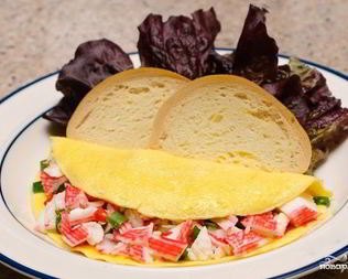 Яичница с крабовыми палочками