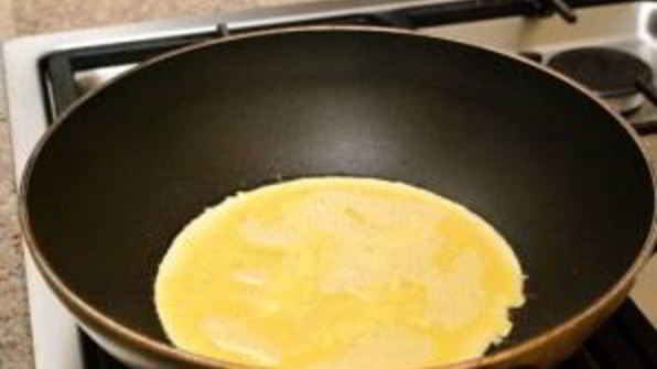 яичница с крабовыми палочками