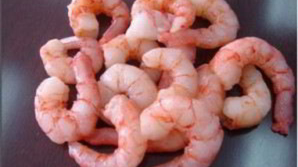 яичница с креветками и помидорами