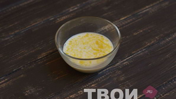 яичница с помидорами и зеленым горошком