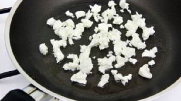 яичница с сыром фета