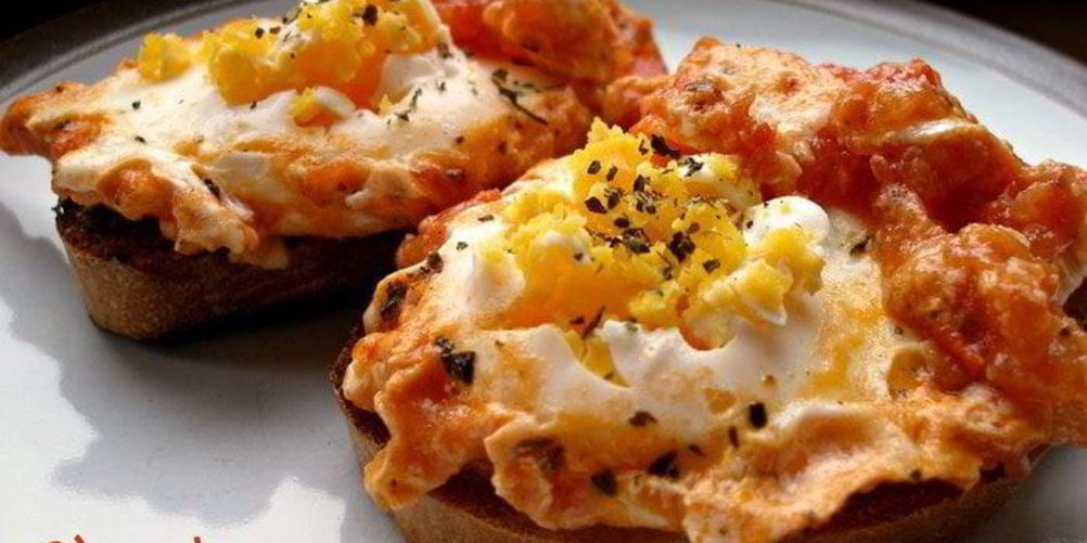 Рецепт яичницы с томатами uova al pomodoro