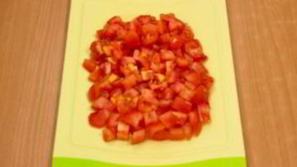 яичница с ветчиной и помидорами