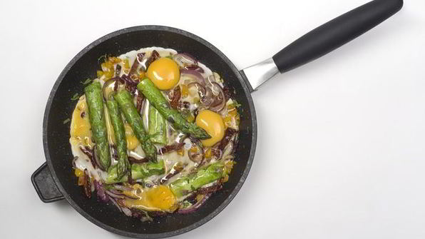 яичница со спаржей