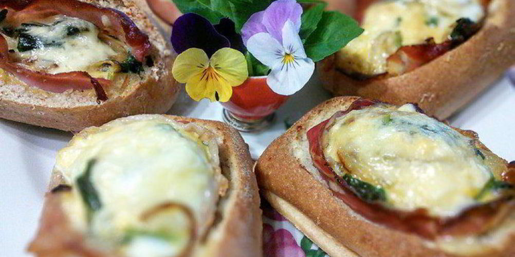 Рецепт яичницы в булочке