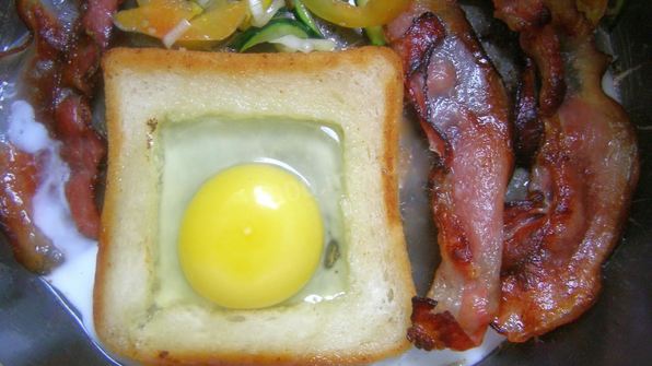 яичница в хлебе
