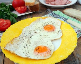 Яичница в мультиварке