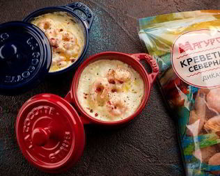 Запеченная яичница с креветками