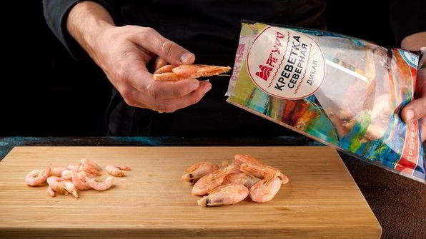 запеченная яичница с креветками