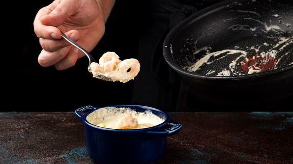 запеченная яичница с креветками