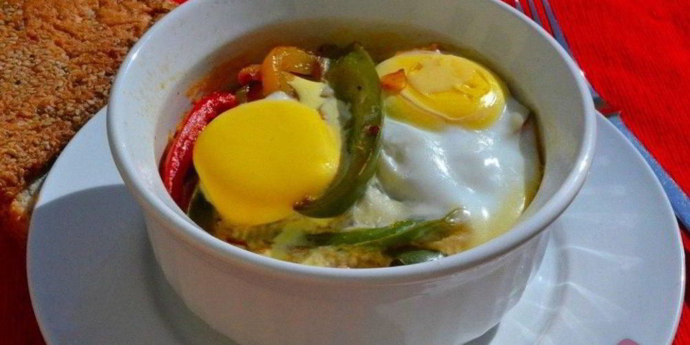 Рецепт яиц с овощами в духовке