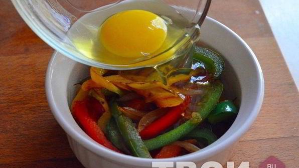 яйца с овощами в духовке