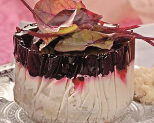 Закуска из белой рыбы со свеклой