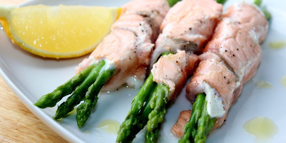 Рецепт закуски из спаржи с лососем