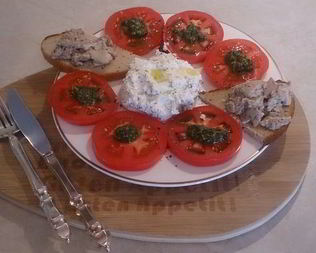 Закуска из томатов и творога